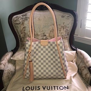Authentic Louis Vuitton Propriano. Like New